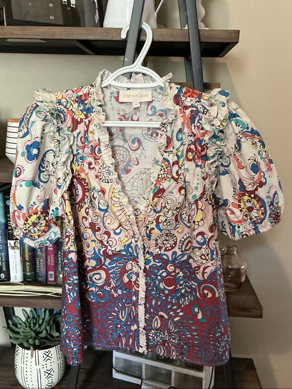 Love the Label Multi-Color V-Neck Ruffle Trim Blouse Size M